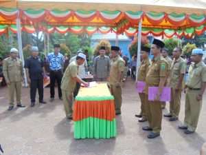 Wakil Bupati Padang Lawas Bersama Camat Sosa Sertijab 21 Kades Terpilih di Kantor Camat