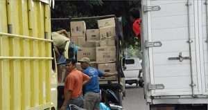 Truk Bebas Bongkar Muat Ditengah Kota, Instansi Terkait Terkesan Tutup Mata