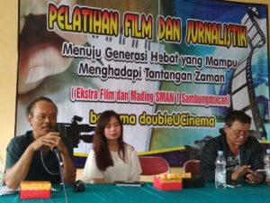 PELATIHAN FILM DAN JURNALISTIK SMAN 1 SAMBUNG MACAN KABUPATEN SRAGEN UNTUK BEKAL SISWA MANDIRI