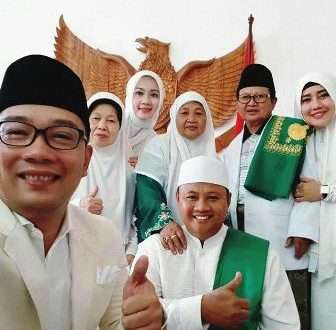 DATANG KE KPUD, RIDWAN KAMIL BERJAS, UU RUZHANUL BERSARUNG 
