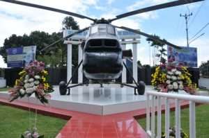 PANGLIMA TNI RESMIKAN TUGU HELIKOPTER TWIN PAC DI KOMPLEK LANUD ATANG SENDJAJA, BOGOR