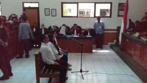 SIDANG PERDANA FIRST TRAVEL, TANPA DIDAMPINGI PENGACARA