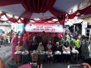 BAKTI SOSIAL TNI DAN POLRI  SAWAH BESAR DALAM RANGKA  MEWUJUDKAN KEPERDULIAN  KEPADA MASYARAKAT