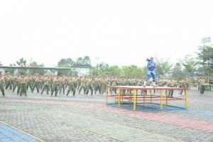 GELAR SENAM BODY COMBAT, PRAJURIT KODAM XII/TANJUNGPURA TUNJUKAN KEKOMPAKAN