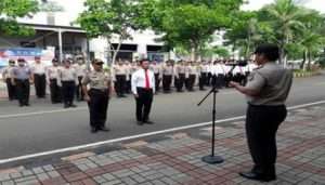 KAPOLRES MEMBERIKAN PENGHARGAAN KEPADA ANGGOTA POLRES KEPULAUAN SERIBU BERPRESTASI