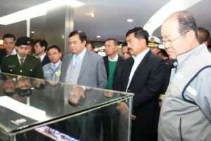 PANGLIMA TNI TINJAU KAPAL SELAM PESANAN TNI AL DI KOREA SELATAN