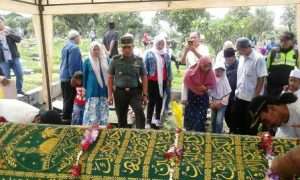 DANRAMIL 04/GAMBIR ANTARKAN ALMARHUMAH Hj. ASMANI KE PERISTIRAHATAN TERAKHIR