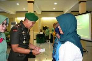 DANREM 081/DHIROTSAHA JAYA BESERTA IBU, TUNJUKKAN KEPEDULIAN TERHADAP WARAKAWURI