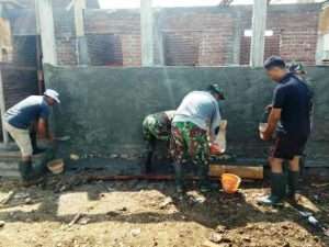 SERKA SUKOMIANTO: PEMBUATAN MCK UMUM UNTUK WARGA KALIGENTONG SUDAH MENCAPAI 45 %