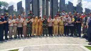 PANGLIMA TNI TINJAU PERBATASAN DARAT INDONESIA – MALAYSIA DI ENTIKONG