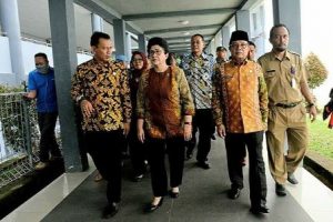 WAGUB DAMPINGI MENKES TINJAU KLINIK TUBERCULOSIS RS RADEN MATTAHER