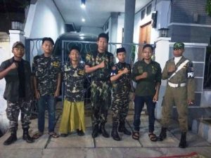 RUMAH KETUA UMUM MUI PUSAT DIJAGA BANSER DAN PAGAR NUSA