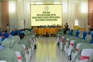 KETUA UMUM DHARMA PERTIWI LAKUKAN TATAP MUKA DENGAN ANGGOTA DHARMA PERTIWI DAERAH L, DI KALIMANTAN BARAT