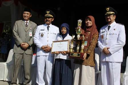 Lima Siswa Dokter Kecil Dan Kader Kesehatan Remaja Terima Penghargaan Dari Wali Kota Surakarta Media Transparancy