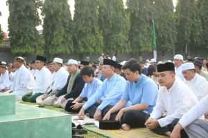 DANPUSTERAD KURBANKAN 3 EKOR SAPI DAN 11 KAMBING USAI SHOLAT IEDUL ADHA