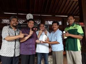 PENYERAHAN PUPUK GRATIS KEPADA PETANI SATU KALI MASA TANAM OLEH GARDA PAS