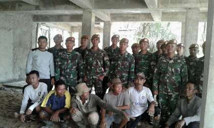Yonarmed 16/Kmp Bantu Warga Tebedak Bangun Tempat Ibadah