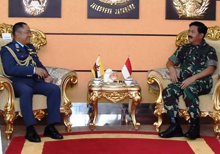 Panglima TNI Terima Kunjungan Kehormatan Kasau Brunei