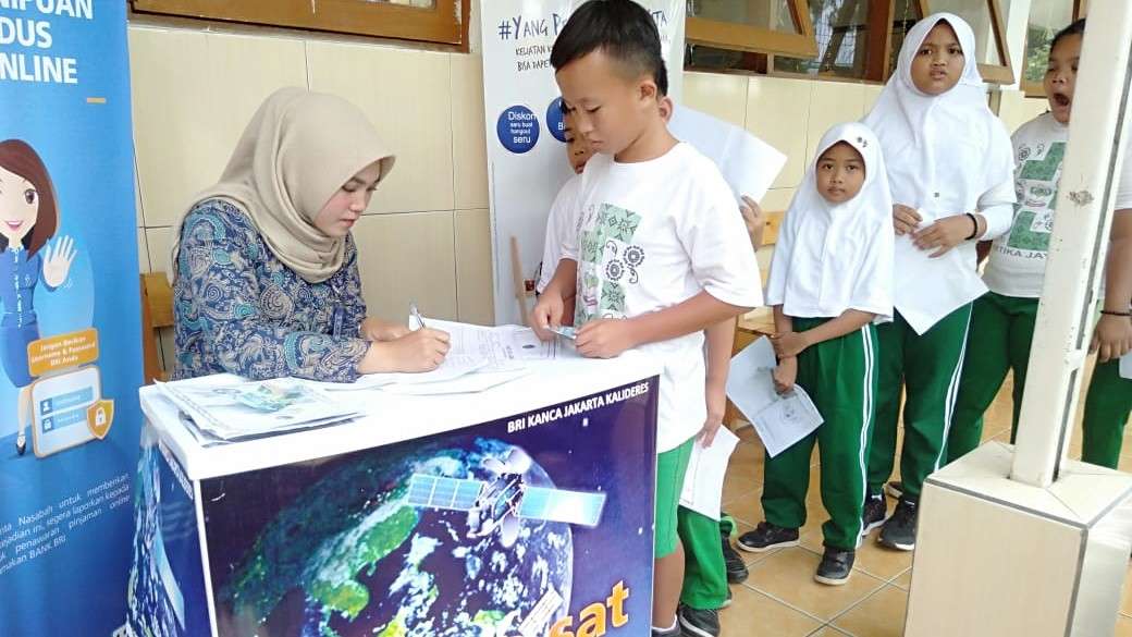 Ketua Persit KCK Koorcab Rem 052 ajak anak gemar menabung