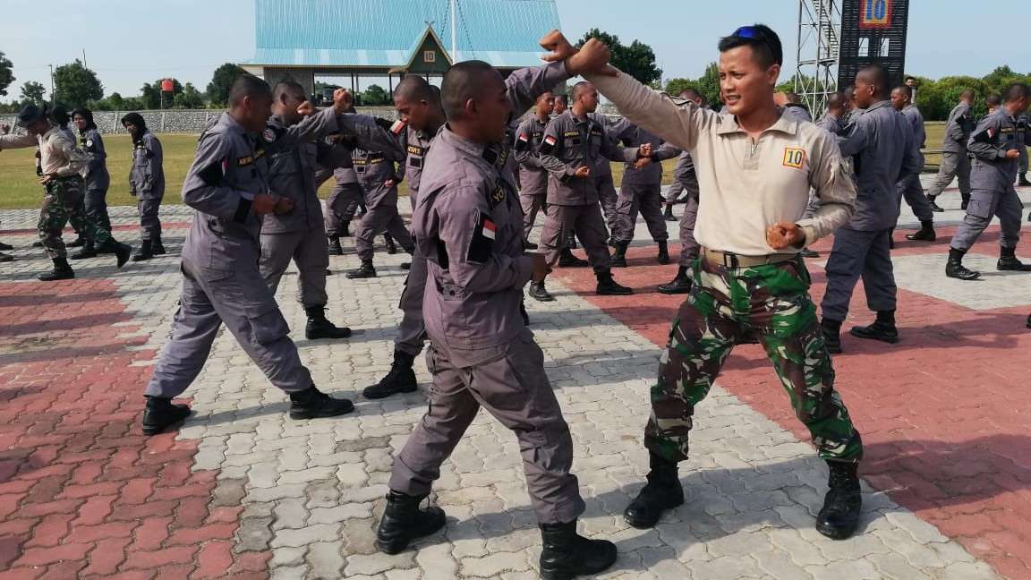 Latsarmil Bekali Ilmu Bela Diri Untuk Aparat Paramiliter Bakamla
