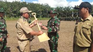Bupati Sanggau Pukul Gong Tanda TMMD ke-104 Kodim 1204/Sgu di Buka