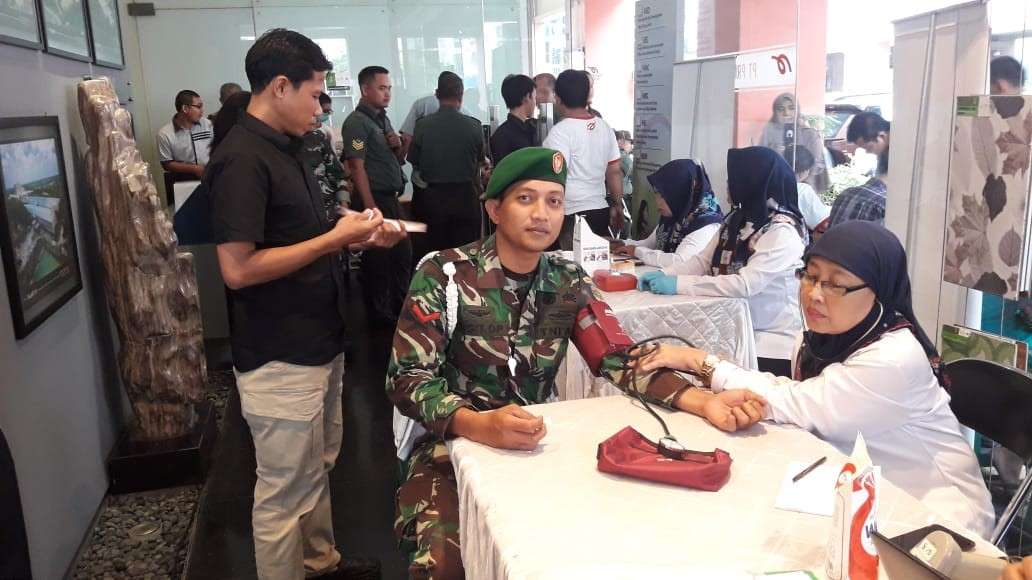 PT Arwana Citra Mulia Tbk bekerjasama dengan Korem 052/Wkr gelar donor darah