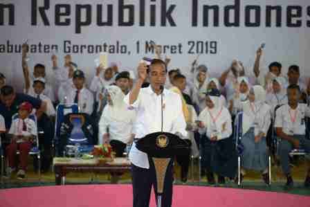 Presiden Bagikan 4.000 KIP di Gorontalo