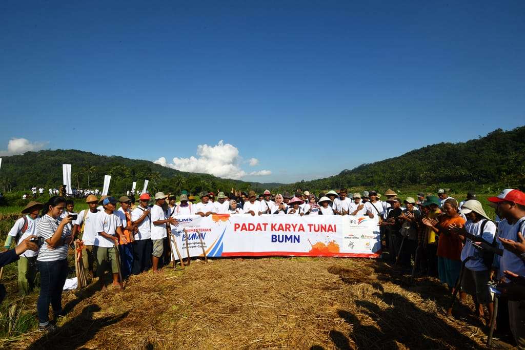 Rayakan HUT Kementerian BUMN,IPC Berbagi Dengan 1500 Warga Ciamis