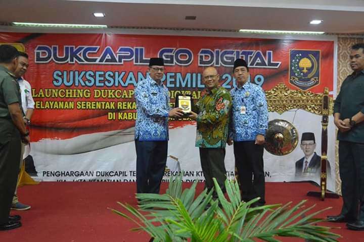 Sekda : Sukseskan Pemilu, Pemerintah Keroyokan Kejar Target 98 % Masyarakat Miliki E-KTP