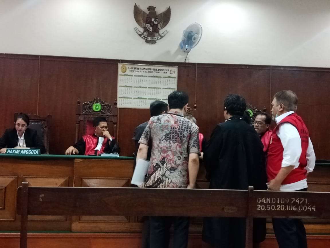 Didakwa atas tindak pidana Pasal 378 jo Pasal 55 Pasal 372 jo. Pasal 55 ayat 1 KUHP Permata Nauli Daulay Terancam Kurungan 4 Tahun Penjara