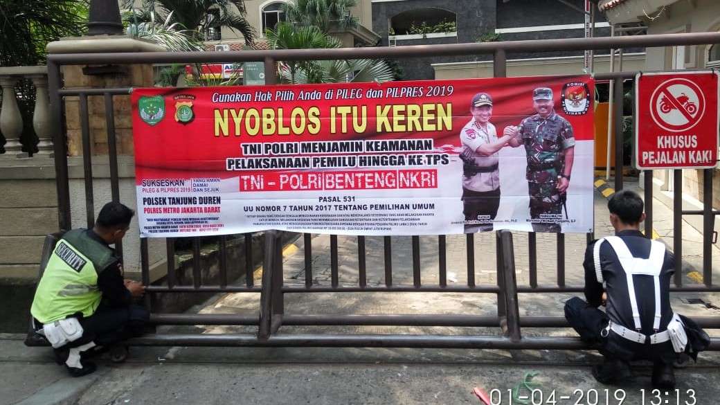 Polsek Tanjung Duren serempak Pemasangan Spanduk “Nyobloz Itu Keren”