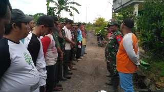 TNI dan Warga Gotong Royong Siapkan Lokasi BBGRM ke XVI