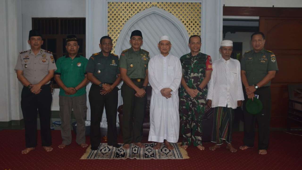 Danrem 052/Wkr Sambangi Pondok Pesantren Al Istiqlalliyah