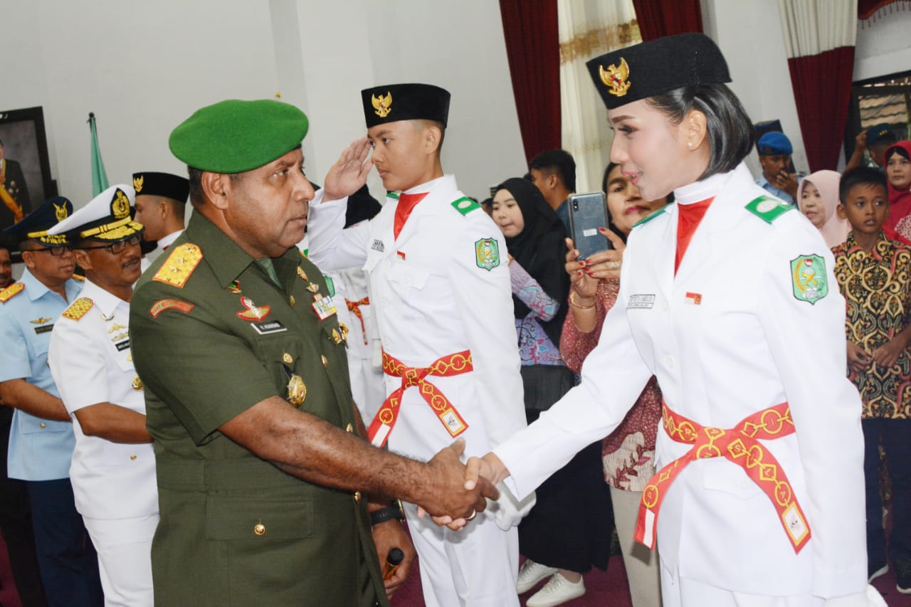 Pangdam XII/Tpr Hadiri Pengukuhan Paskibra Provinsi Pangdam XII/Tpr Hadiri Pengukuhan Paskibra Provinsi