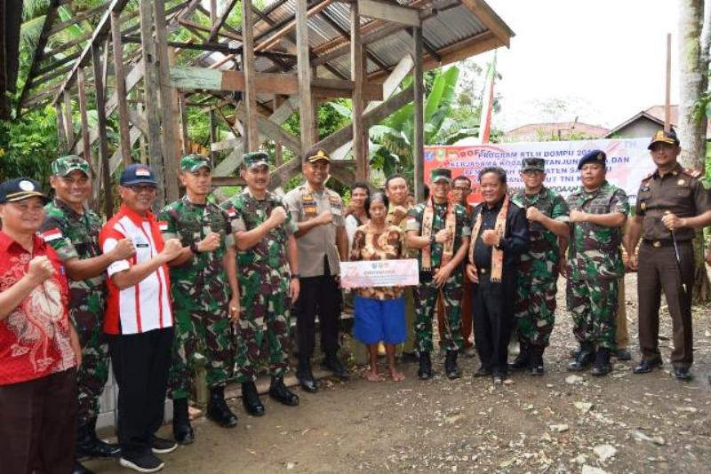 Peringati HUT ke-74 TNI, Kodam XII/Tpr Gelar Karya Bhakti di Enam Kodim Jajaran