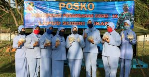 Lanud Sugiri Sukani Bagikan Takjil Gratis Bagi Pengendara