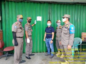 Buka Saat PSBB dan Buang Limbah Sembarangan, Satpol PP Jakut Segel Tempat Usaha di Penjaringan