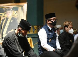 Gubernur Jawa Barat Takziah dan Lepas Jenazah Sultan Sepuh XIV Cirebon