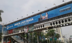 Kasatpol PP Provinsi DKI Jakarta Perintahkan Copot Reklame JPO Roxy