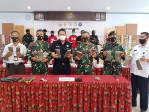 Satgas Yonif MR 413/Bremoro Bersama Bea Cukai Jayapura Gelar Press Conference