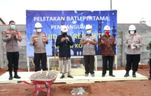 Kapolres lakukan Peletakan Batu Pertama Pembangunan Mesjid Polres Metro BEKASI Kota di Kawasan Summarecon