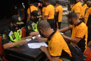 Untuk Memastikan Para Anggotanya Bebas Covid, Kapolres Cirebon Kota Gelar Sweb Test Antigen