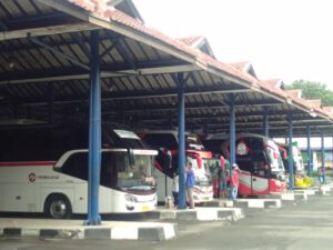Imbas PPKM, Operasional Bus di Terminal Harjamukti Turun Drastis