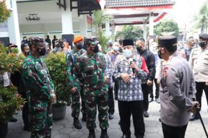 Panglima TNI dan Kapolri Tinjau Pelaksanaan PPKM Skala Mikro di Yogyakarta