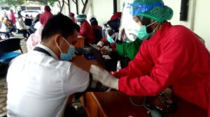 Sasar Sektor Pelayanan Publik, Puluhan Pegawai BP4D Kota Cirebon Ikuti Vaksinasi Covid-19