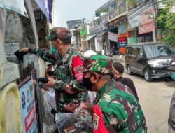 Koramil 04/CKR Giat Tertib Masker Serta Membagikan Masker Gratis Di Wilayah Kapuk Zona Merah