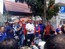 Unjuk Rasa Aliansi Pers Geruduk Kantor Gubernur Riau.