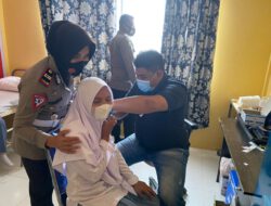 Satlantas Polres Aceh Timur Gelar Vaksinasi di SMA Idi