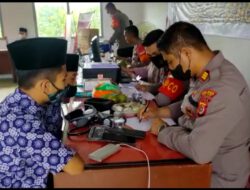 Polres Aceh Timur Sukseskan Vaksinasi Pelajar di Pedalaman Peunaron