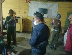 Lurah Kerinci kota di dampingi aparat Kepolisian, Satpol PP kabupaten Pelalawan sisir warung remang -remang.